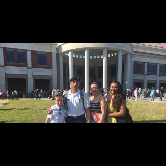 Meet your Posher, Alyssa - Picture 4 of 4